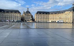 Le Charmant Quai Bourgeois